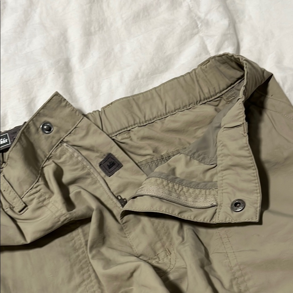 REI UPF 50+ TAN CARGO HIKING SHORTS Size L - Picture 8 of 9